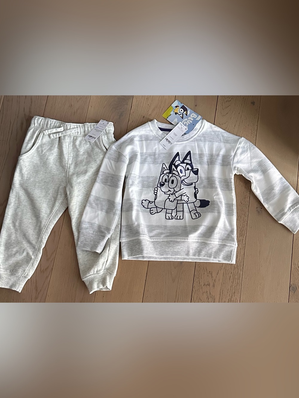 Toddlers Boys 27 Piece Clothing Bundle Of Carters & Oshkosh B’gosh $458 Retail - Picture 16 of 16